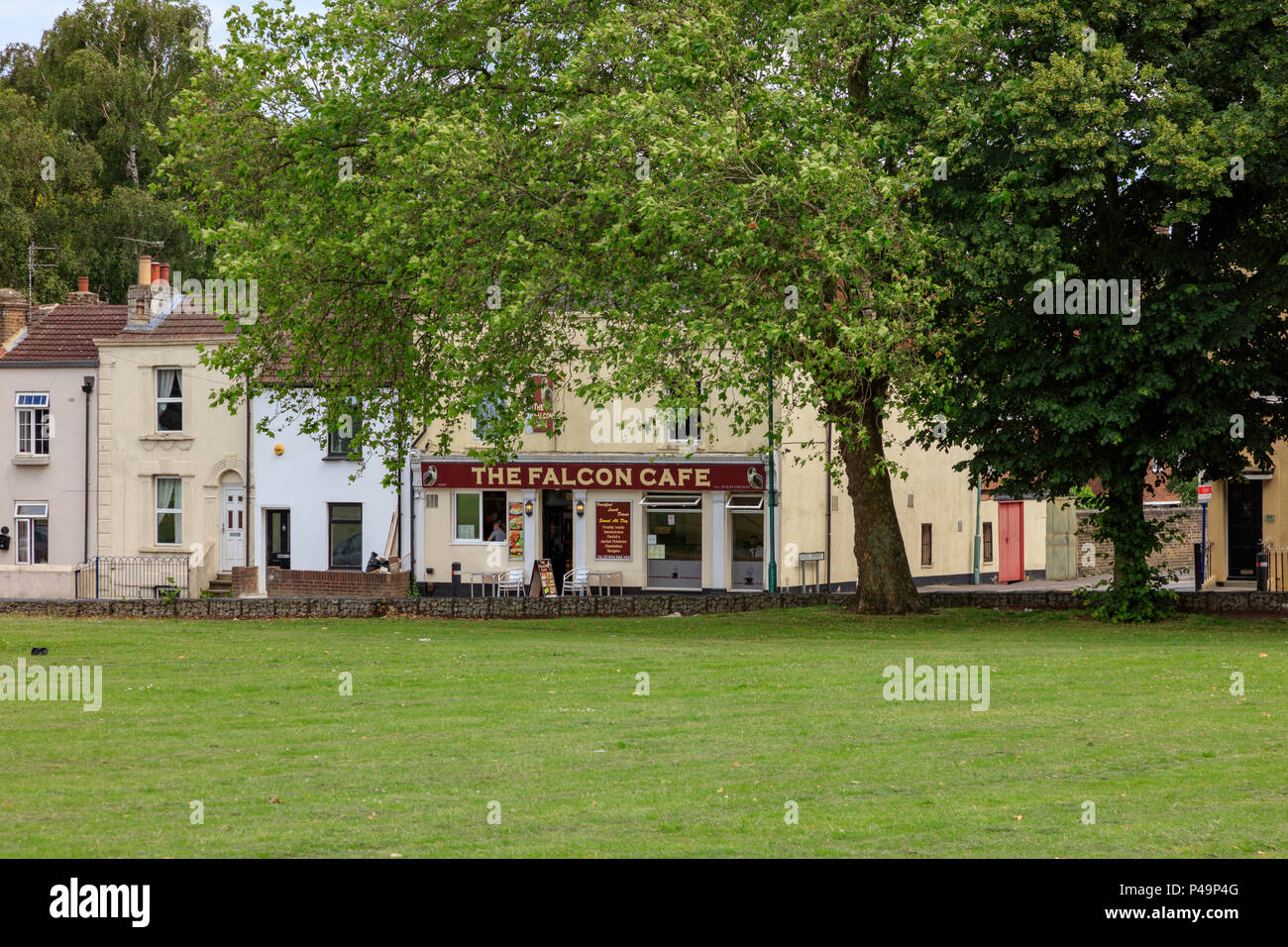 Gillingham Great Lines Heritage Park, Paths cross the green space