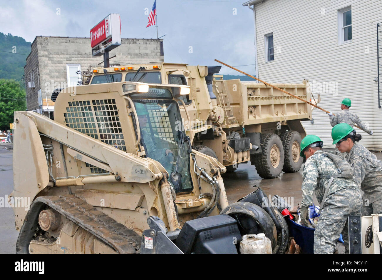 Us clean up after flood hi-res stock photography and images - Alamy