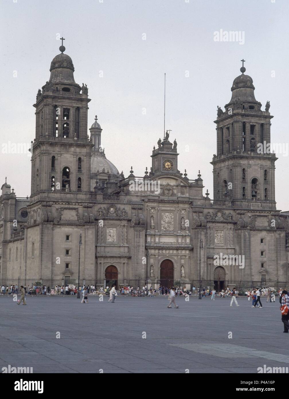 CATEDRAL METROPOLITANA TAMBIEN LLAMADA CATEDRAL-IGLESIA DEL SAGRARIO SITUADA EN LA PLAZA DE LA CONSTITUCION CONOCIDA COMO PLAZA DEL ZOCALO. Author: Claudio de Arciniega (c. 1520-1593). Location: PLAZA DE LA CONSTITUCION / PLAZA CATEDRAL METROPOLITANA TAMBIEN LLAMADA CATEDRAL-IGLESIA DEL SAGRARIO SITUADA EN LA PLAZA DE LA CONSTITUCION CONOCIDA COMO PLAZA DEL ZOCALO. Author: Claudio de Arciniega (c. 1520-1593). Location: PLAZA DE LA CONSTITUCION / PLAZA