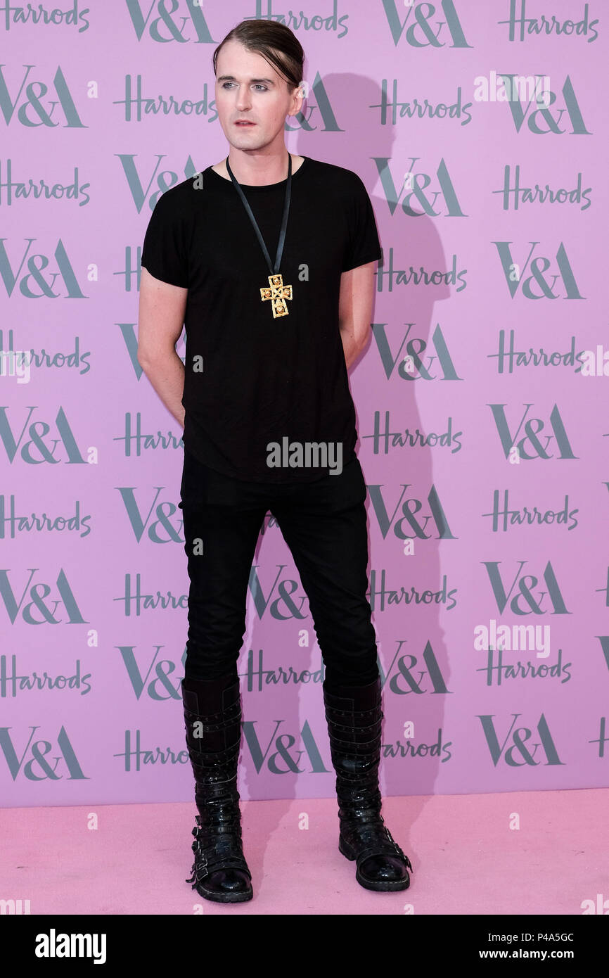London, UK. 20th June, 2018. Gareth Pugh at The Victoria and Albert Museum Summer Party on Wednesday 20 June 2018 held at V & A Museum , London. Pictured: Gareth Pugh. Picture by Julie Edwards. Credit: Julie Edwards/Alamy Live News Stock Photo