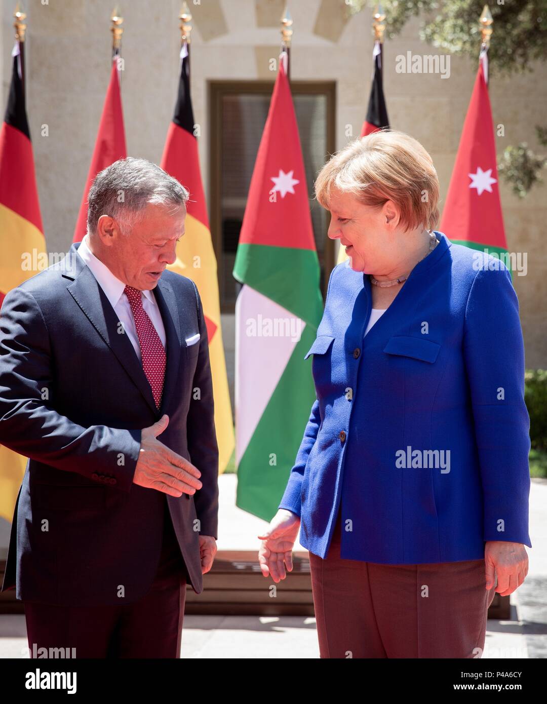 Amman, Jordan. 21st June, 2018. German Chancellor from the Christian Democratic Union (CDU), Angela Merkel, being greeted by the King of Jordan Abdullah II. in his palace. The Chancellor will also be visiting Lebanon on her travels. Credit: Kay Nietfeld/dpa/Alamy Live News Stock Photo
