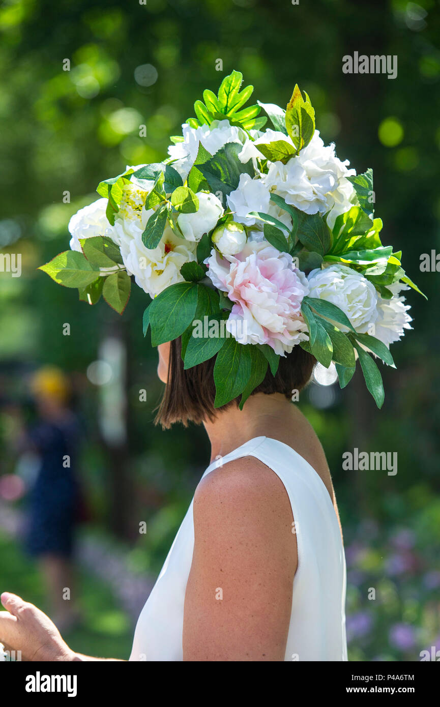 Ascot hats hi-res stock photography and images - Alamy