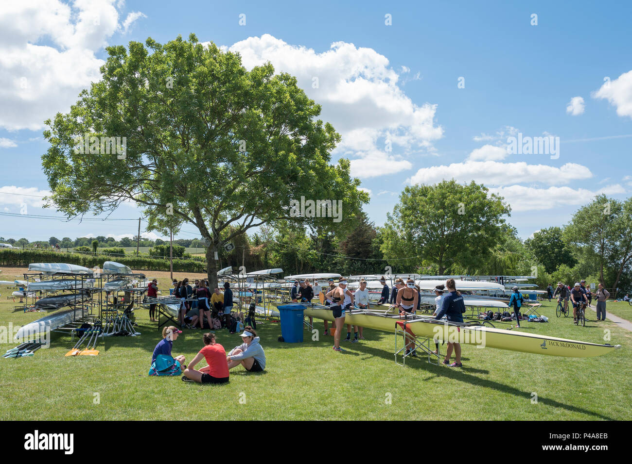 Henley on Thames, United Kingdom, 21st June 2018, Thursday, Training day before the start of  'Henley Women's Regatta', [Thursday,  view, Yale University Women's Squad, relax under a tree, between Training Sessions, Henley Reach, River Thames, England, © Peter SPURRIER/Alamy Live News Stock Photo