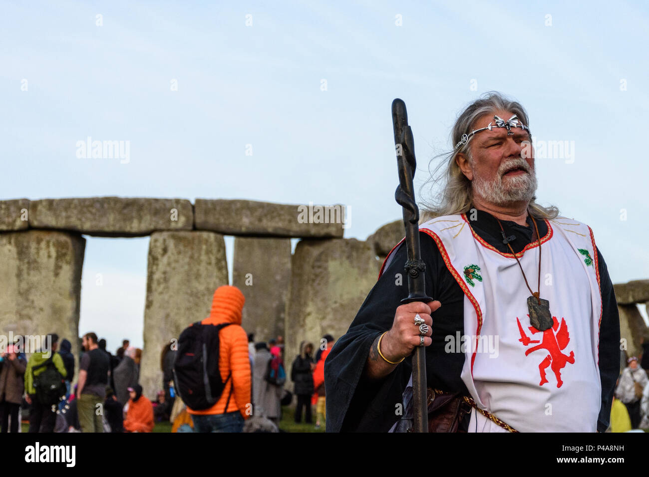 Stonehenge, Amesbury, UK, 21st June 2018,   Arthur Uther Pendragon in front of the stones at the summer solstice  Credit: Estelle Bowden/Alamy Live News. Stock Photo