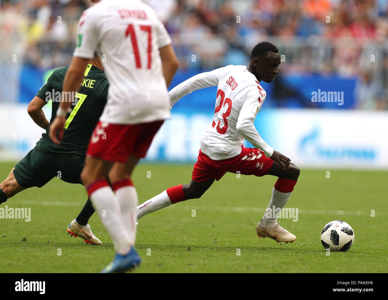 Samara, Russia. 21st June, 2018. Pione Sisto (R) of Denmark competes during the 2018 FIFA World Cup Group C match between Denmark and Australia in Samara, Russia, June 21, 2018. The match ended in a 1-1 draw. Credit: Fei Maohua/Xinhua/Alamy Live News Stock Photo