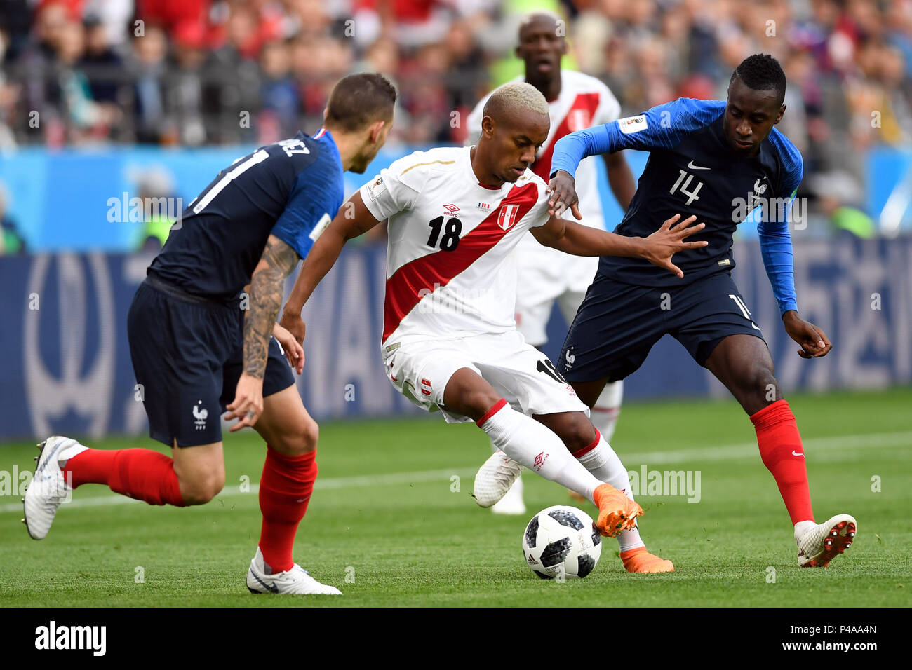 21 June 2018, Russia, Yekaterinburg - Soccer World Cup 2018, France vs. Peru, Preliminary round, group C, Second game day at the Yekaterinburg arena: Lucas Hernandez (L) and Blaise Matuidi from France play against Peru's Andre Carrillo. Photo: Marius Becker/dpa Credit: dpa picture alliance/Alamy Live News Credit: dpa picture alliance/Alamy Live News Stock Photo