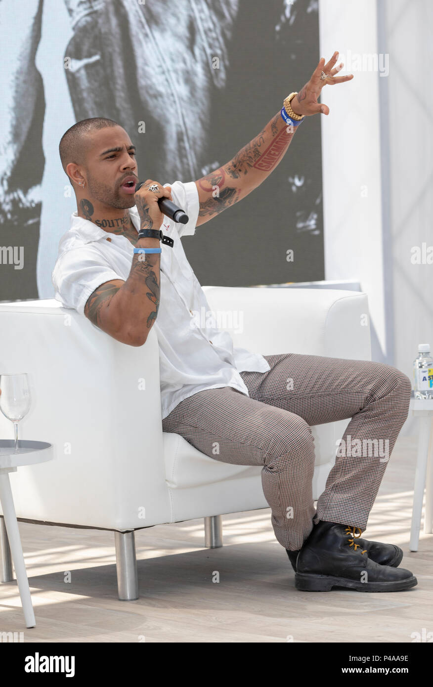 American rapper hi-res stock photography and images - Alamy