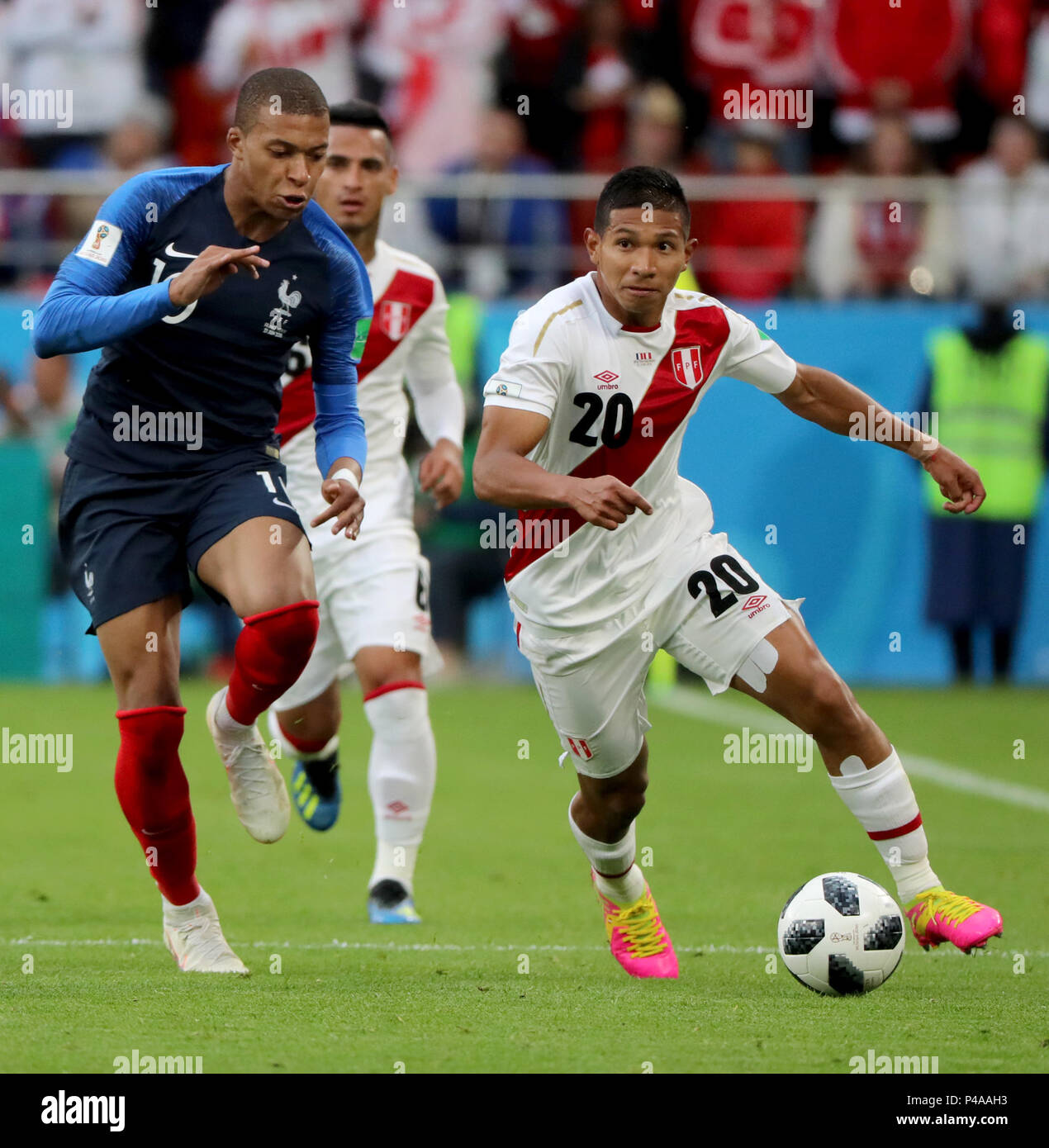 Yekaterinburg, Russia. 21st June, 2018. Edison Flores (R) of Peru vies with Kylian Mbappe of France during the 2018 FIFA World Cup Group C match between France and Peru in Yekaterinburg, Russia, June 21, 2018. Credit: Bai Xueqi/Xinhua/Alamy Live News Stock Photo
