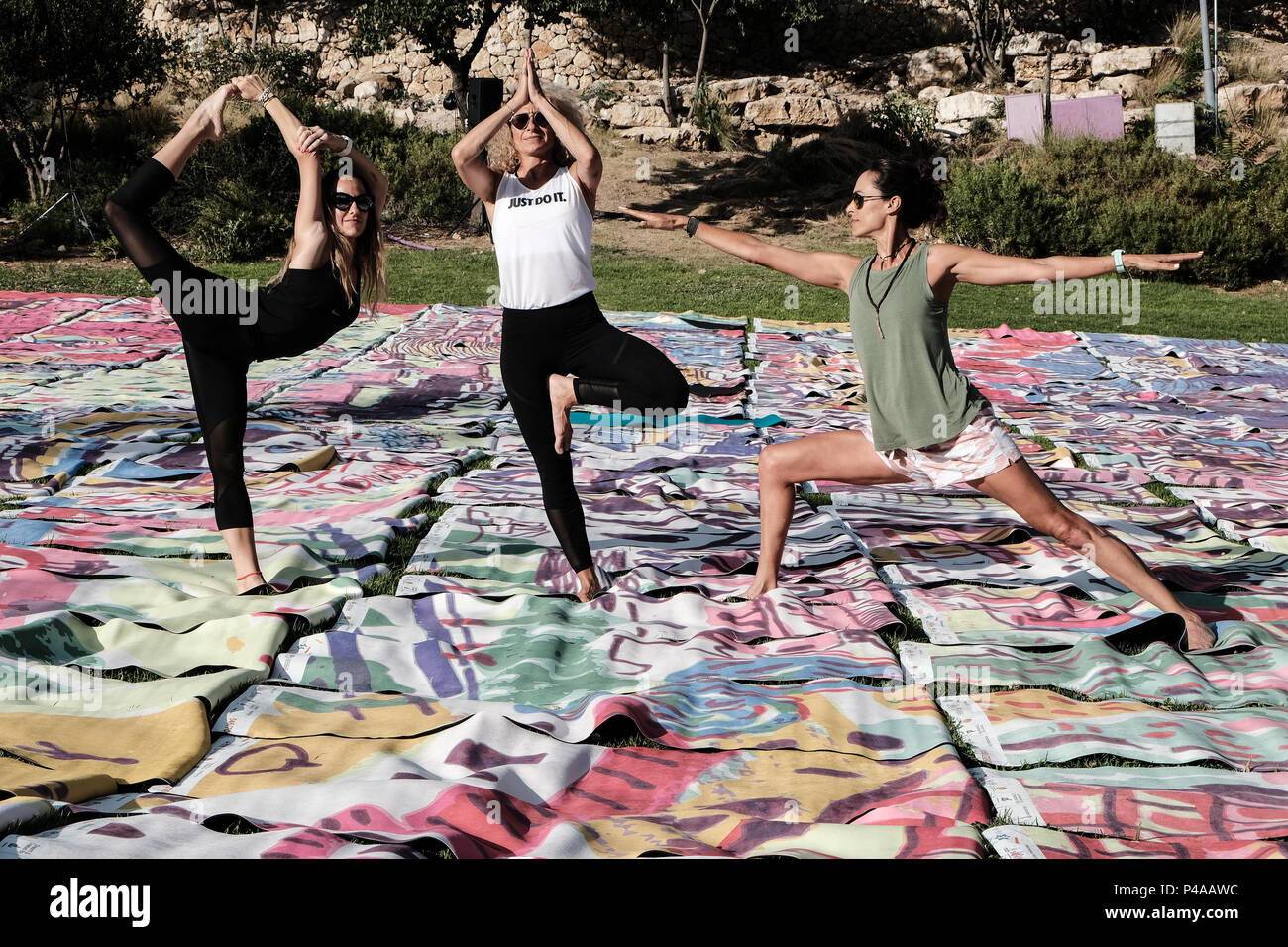 Jerusalem, Israel. 21st June, 2018. A public yoga event takes place