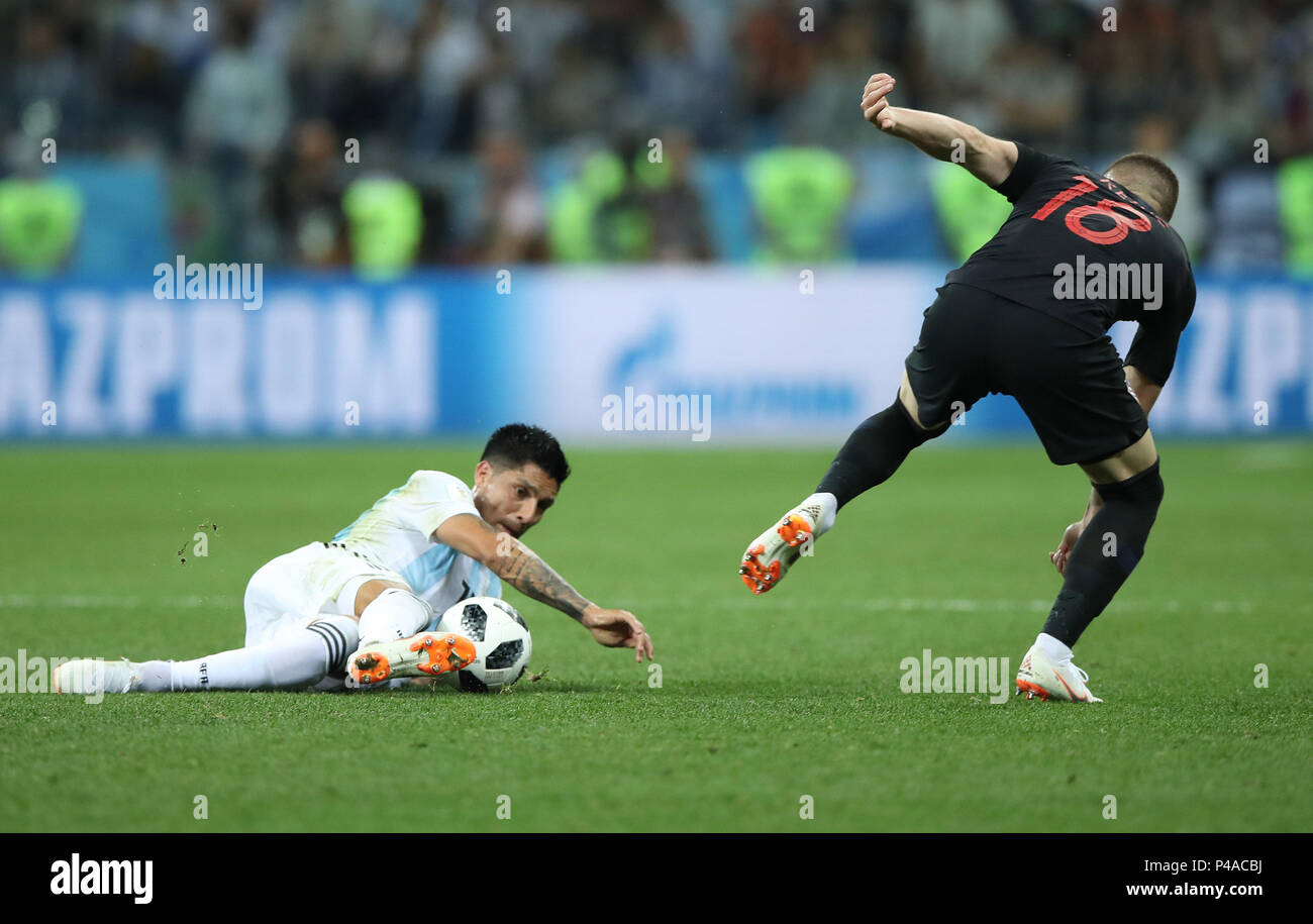 Nizhny Novgorod, Russia. 21st June, 2018. Enzo Perez (L) of Argentina vies with Ante Rebic of Croatia during the 2018 FIFA World Cup Group D match between Argentina and Croatia in Nizhny Novgorod, Russia, June 21, 2018. Credit: Wu Zhuang/Xinhua/Alamy Live News Stock Photo