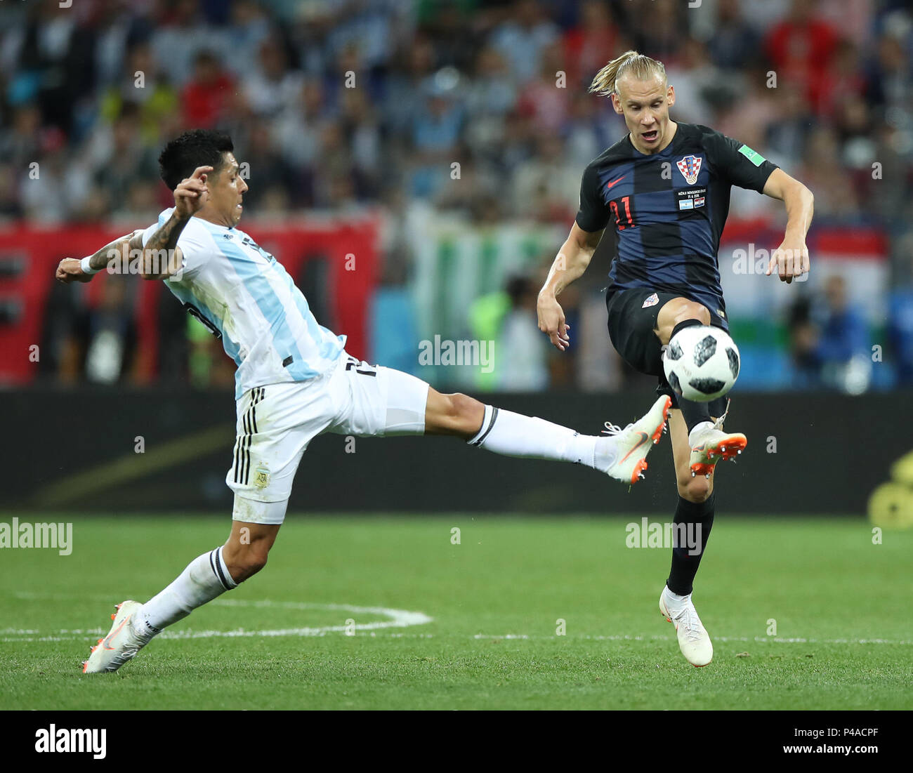 Nizhny Novgorod, Russia. 21st June, 2018. Enzo Perez (L) of Argentina vies with Domagoj Vida of Croatia during the 2018 FIFA World Cup Group D match between Argentina and Croatia in Nizhny Novgorod, Russia, June 21, 2018. Credit: Wu Zhuang/Xinhua/Alamy Live News Stock Photo