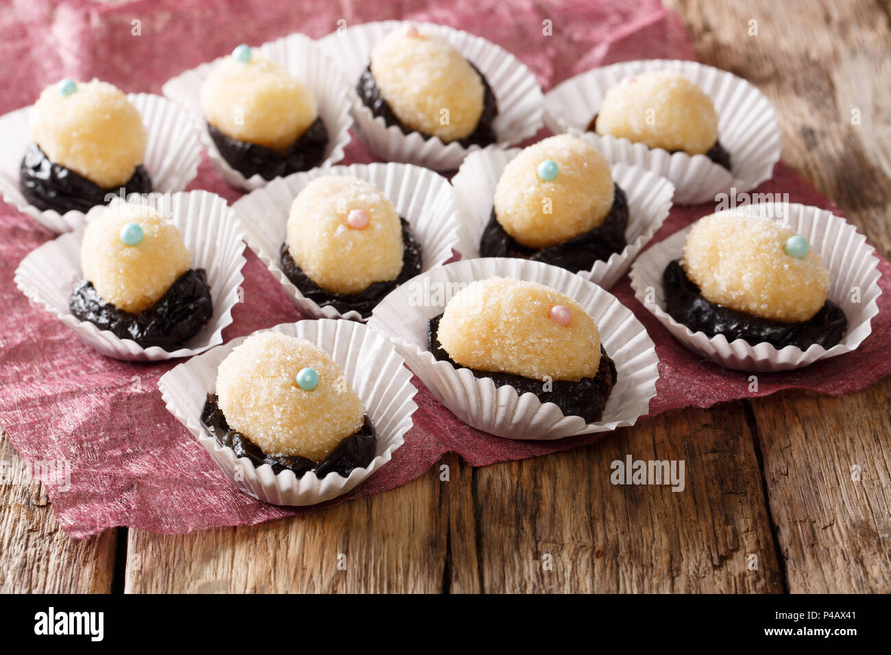 Sweets Using Prunes Prunes de table hi-res stock photography and images - Alamy