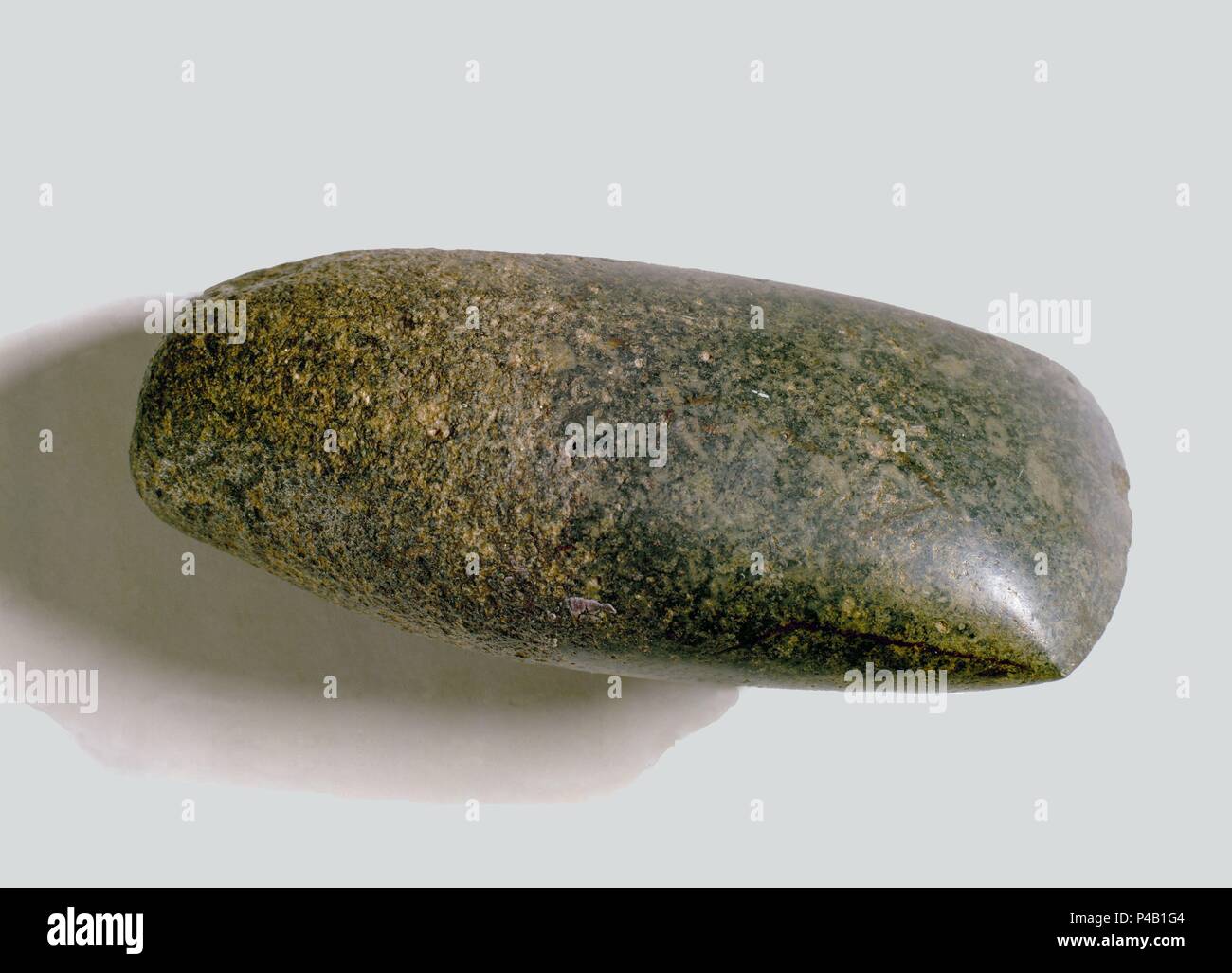 HACHA DE PIEDRA PULIMENTADA ENCONTRADA EN LA VEGA DEL JARAMA ...