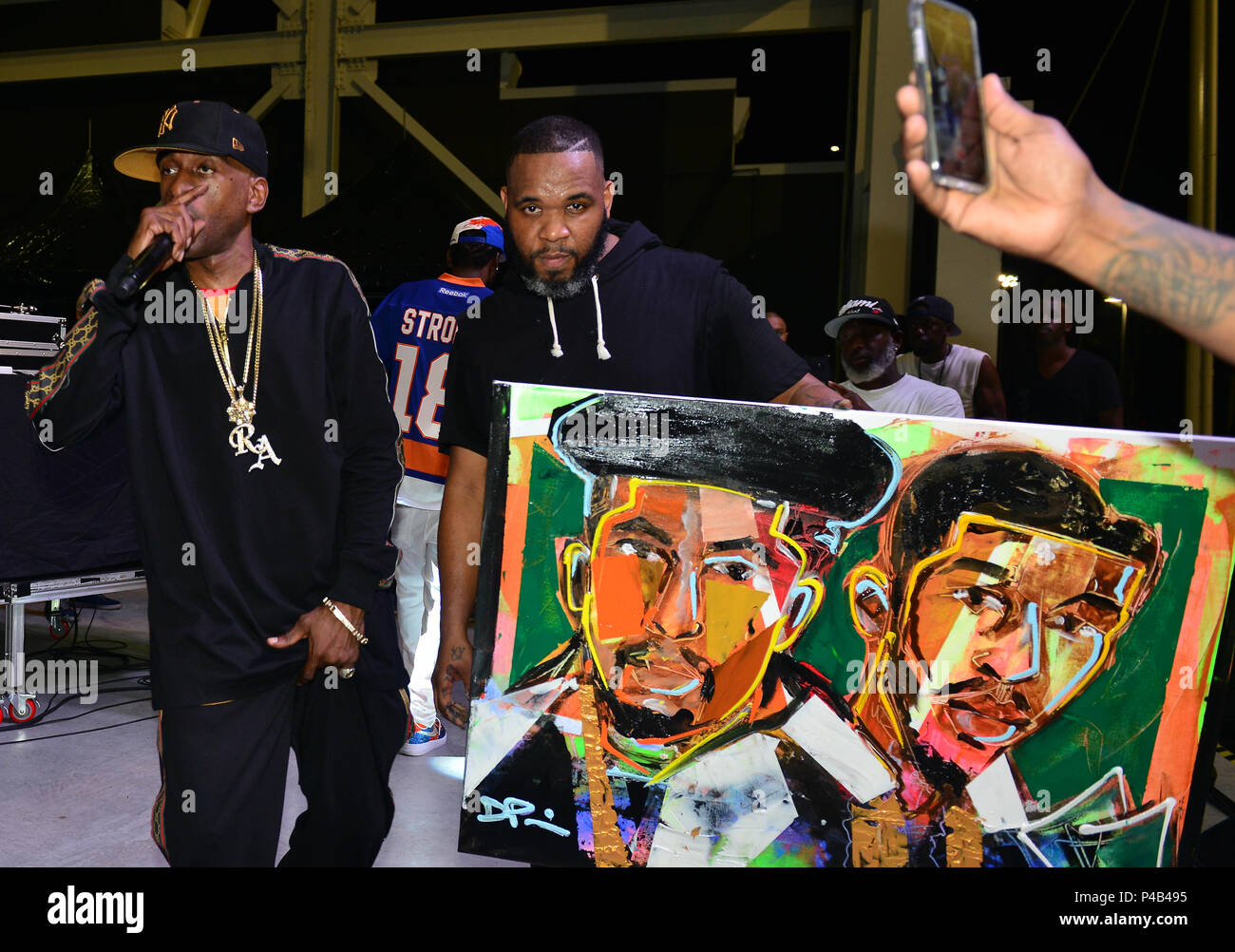 Performs During The Pk S Throwback 105 5 Birthday Bash Godfathers Of Hip Hop At Miramar Regional Park Ampitheatre On May 18 18 In Miramar Florida Featuring Rakim Demont Hip Hop Picasso Pinder