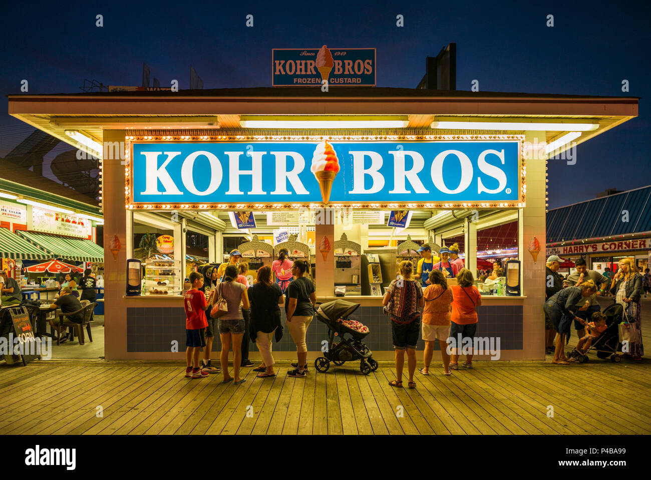 Ice cream shop boardwalk hires stock photography and images Alamy
