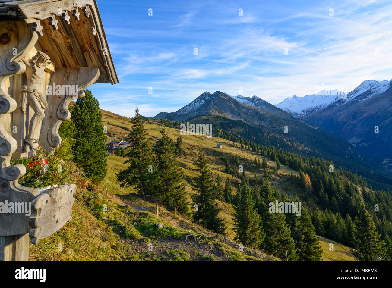 Krimml, alp, alpine pasture, Zillertaler Alpen (Zillertal Alps), wayside cross, Pinzgau, Salzburg, Austria Stock Photo
