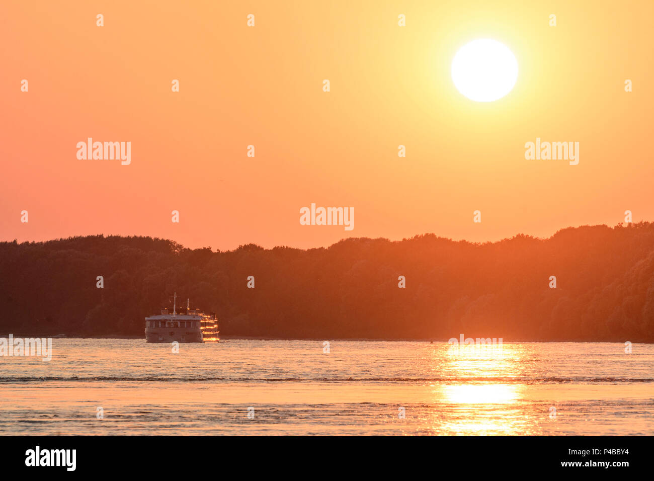 Nationalpark Donauauen, Danube-Auen National Park, Danube, sun, sunset, cruise ship, Donau, Lower Austria, Austria Stock Photo