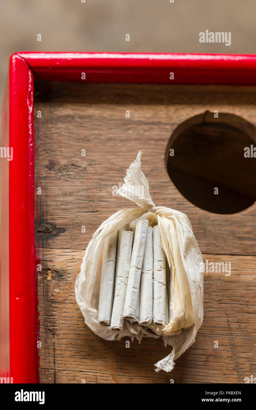 manufactured cigarettes Manufactured cigarettes hi-res stock photography and images