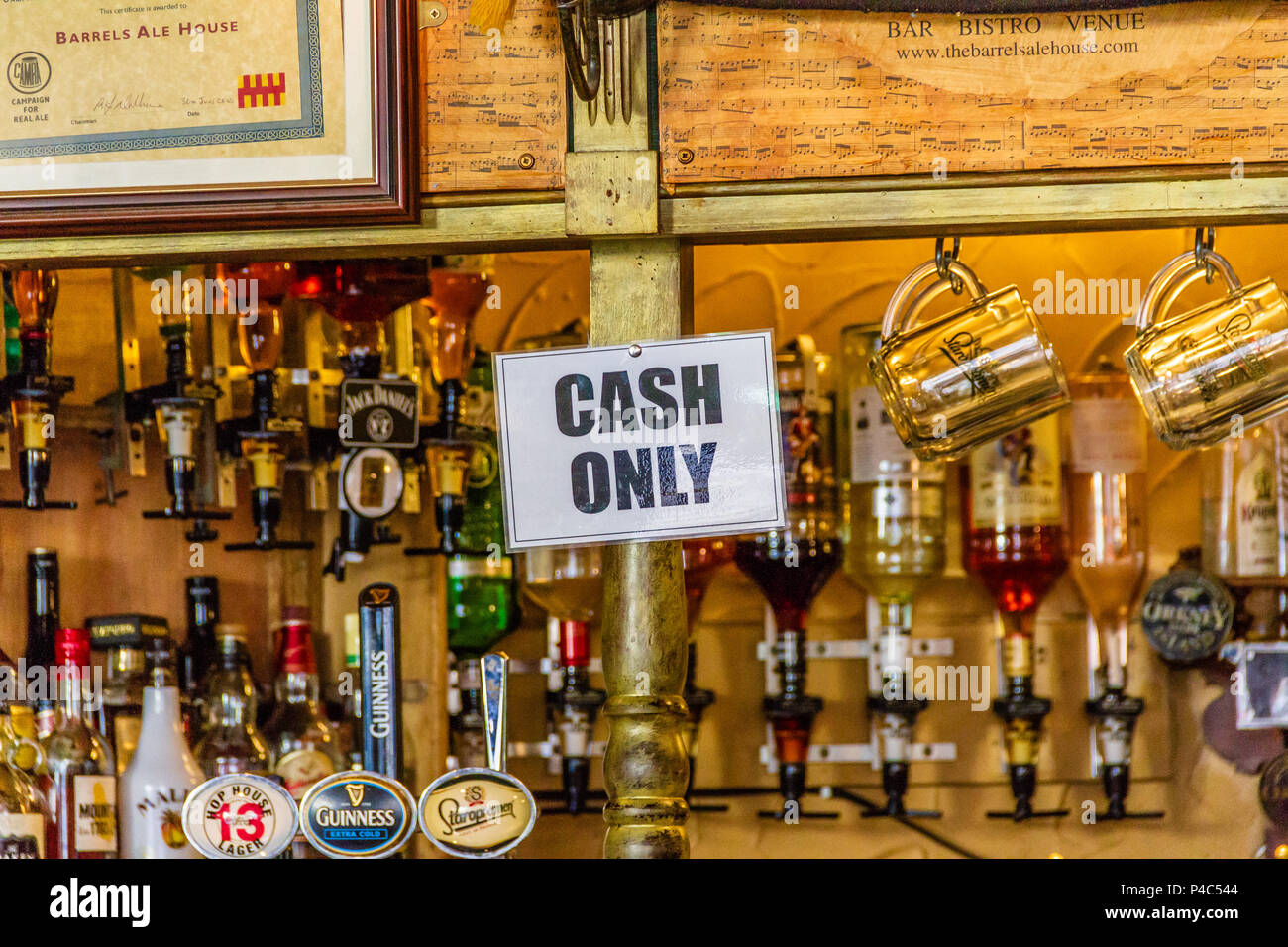 Cash Only sign on a traditional pub bar, England, 2018. Stock Photo