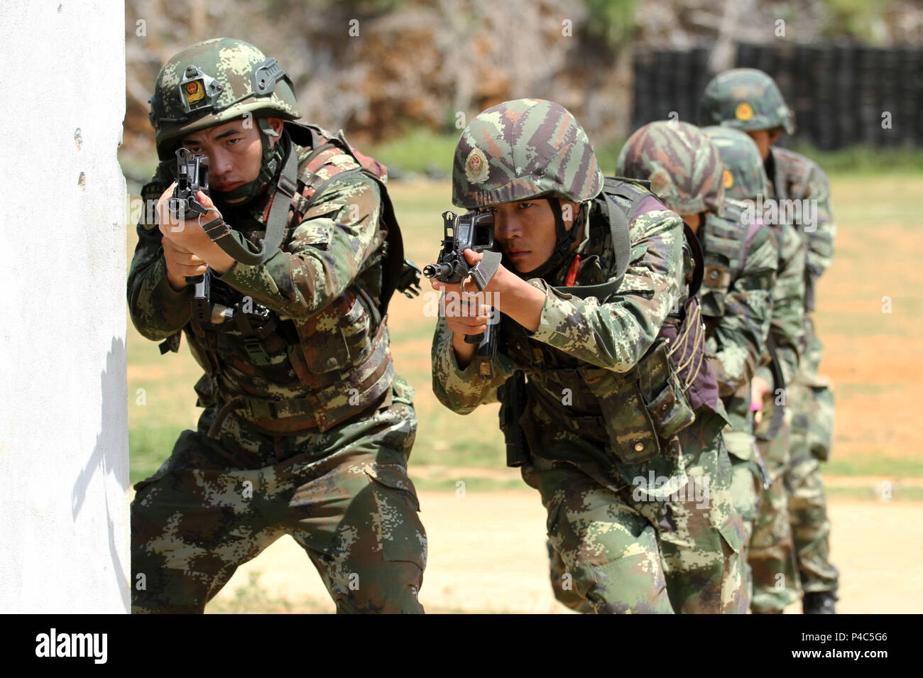 Armed police receive training in southwest China's Guangxi. (Photo by ...