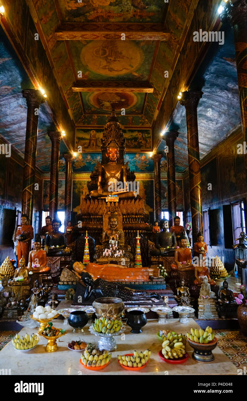 Wat Phnom or Wat Preah Chedey Borapaut. Phnom Penh, Cambodia Stock Photo