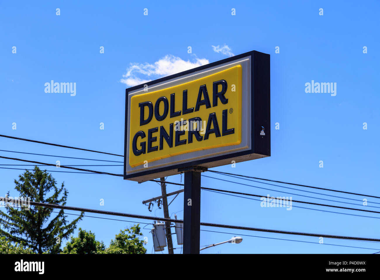Leesport, PA, USA June 14, 2018 Dollar General is an American chain
