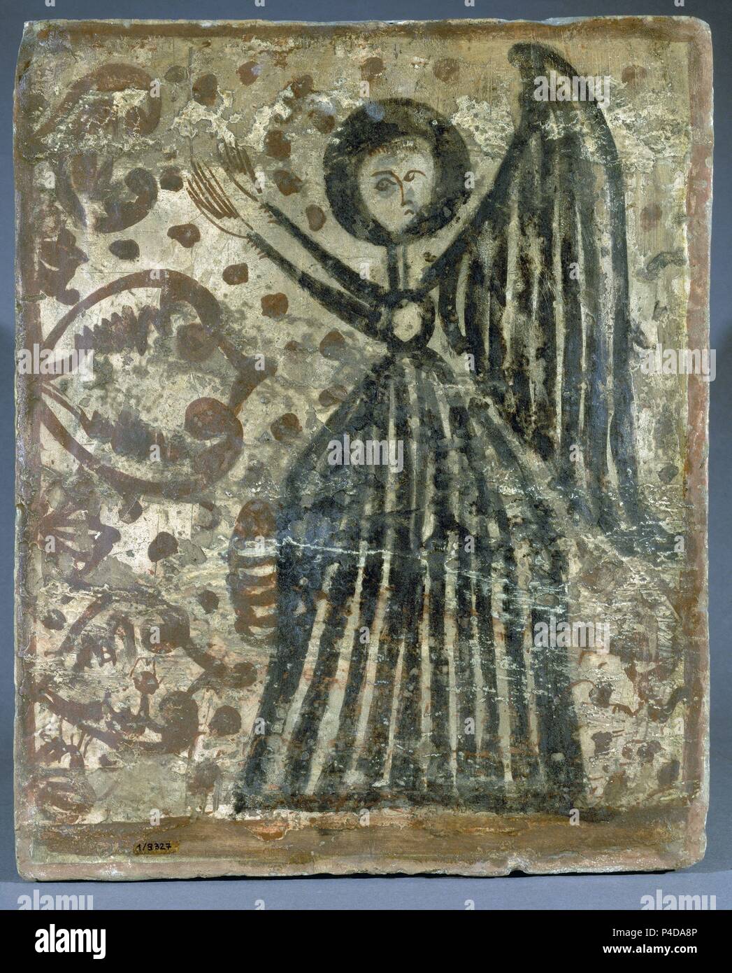 SOCARRAT DE PATERNA GOTICO MUDEJAR CON UN ANGEL - SIGLO XV. Location: MUSEO DE CERAMICA GONZALEZ MARTI, VALENCIA, SPAIN. Stock Photo