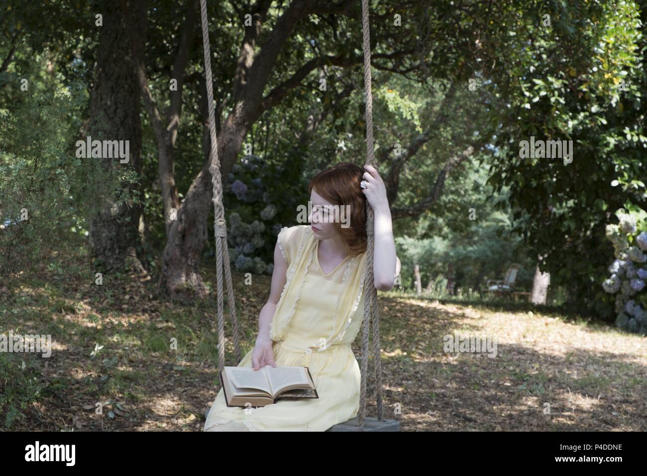 Original Film Title: MAGIC IN THE MOONLIGHT.  English Title: MAGIC IN THE MOONLIGHT.  Film Director: WOODY ALLEN.  Year: 2014.  Stars: EMMA STONE. Credit: PERDIDO PRODUCTIONS / Album Stock Photo