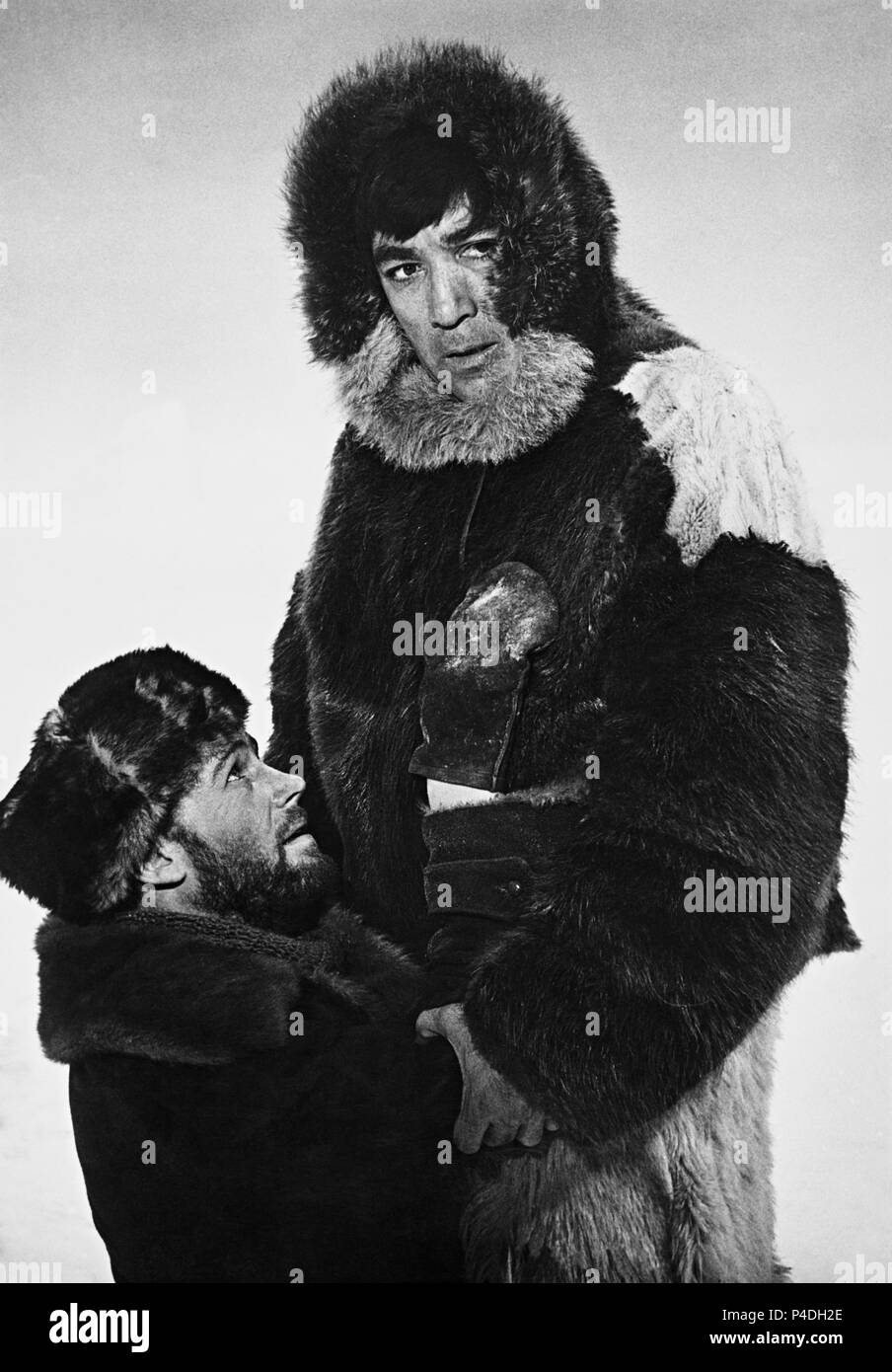 Original Film Title: THE SAVAGE INNOCENTS.  English Title: THE SAVAGE INNOCENTS.  Film Director: NICHOLAS RAY.  Year: 1960.  Stars: ANTHONY QUINN; PETER O'TOOLE. Credit: PARAMOUNT PICTURES / Album Stock Photo