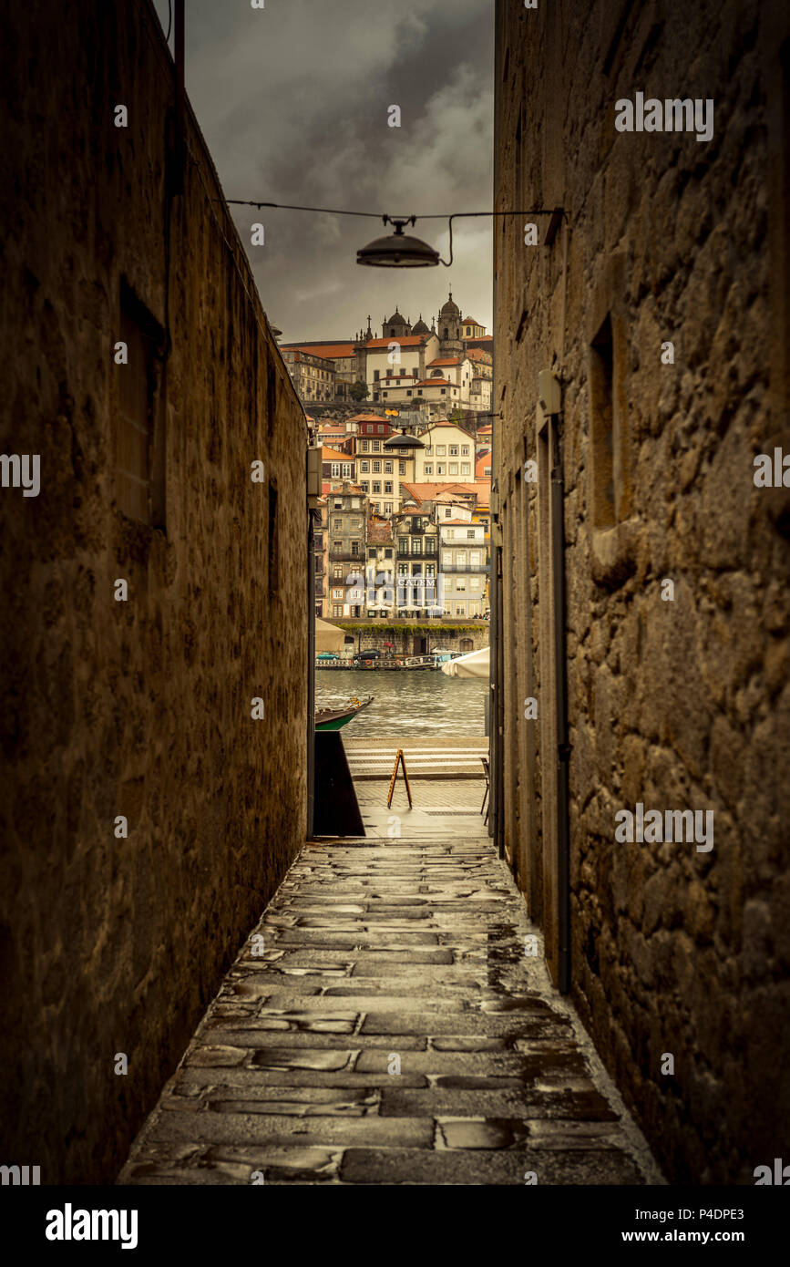 Europa, Portugal, Porto, Stadtteil, Altstadt, Douro, Stadtteil, Viertel, Ribeira, Douro, Ufer Stock Photo
