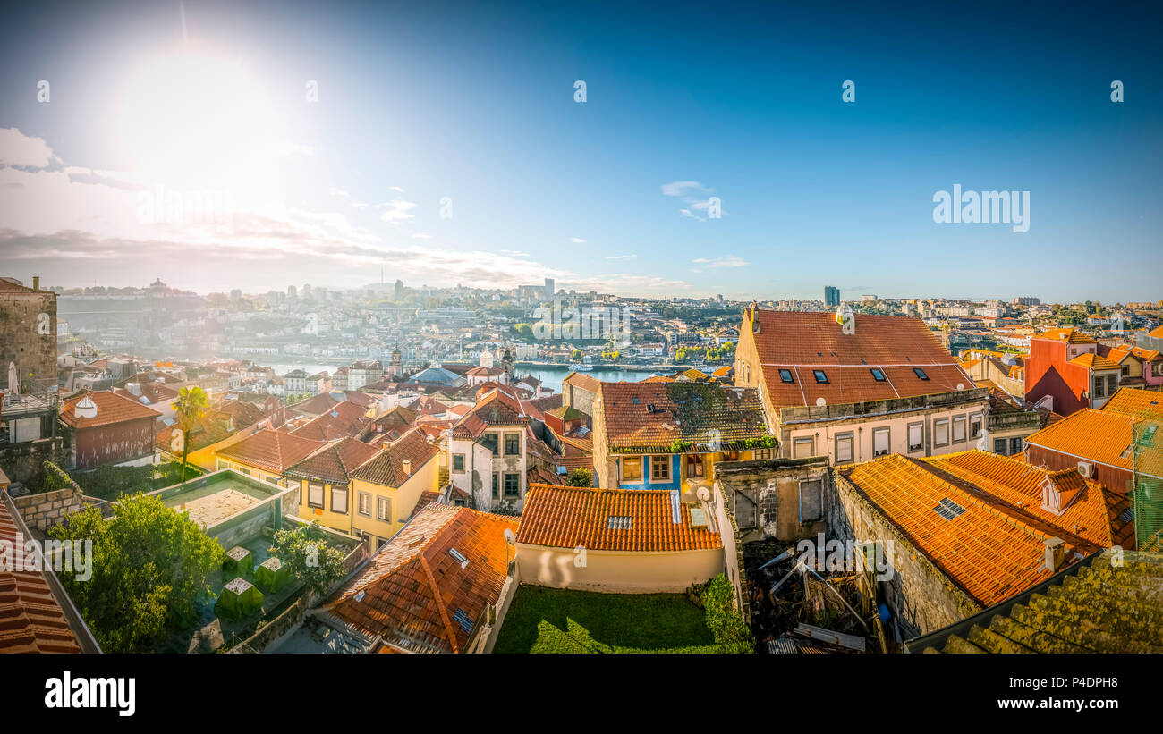 Europa, Portugal, Porto, Stadtteil, Altstadt, Douro, Viertel, Ribeira, Vila Nova de Gaia, Douro, Ufer Stock Photo