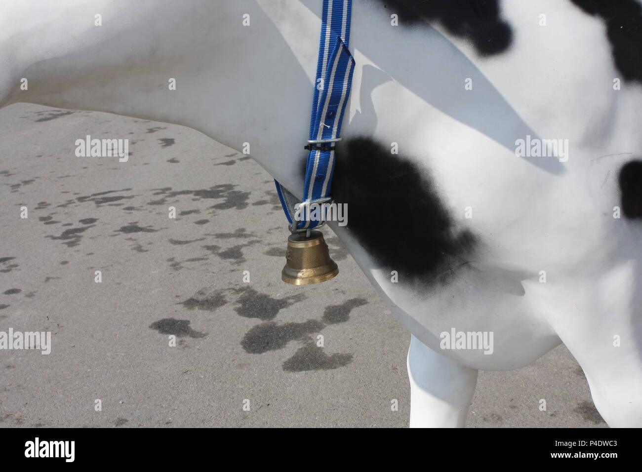 Bell cow hi-res stock photography and images - Alamy