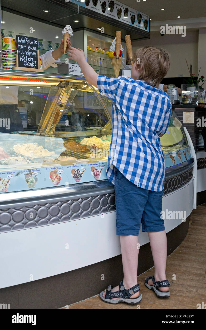Buying ice cream germany hires stock photography and images Alamy