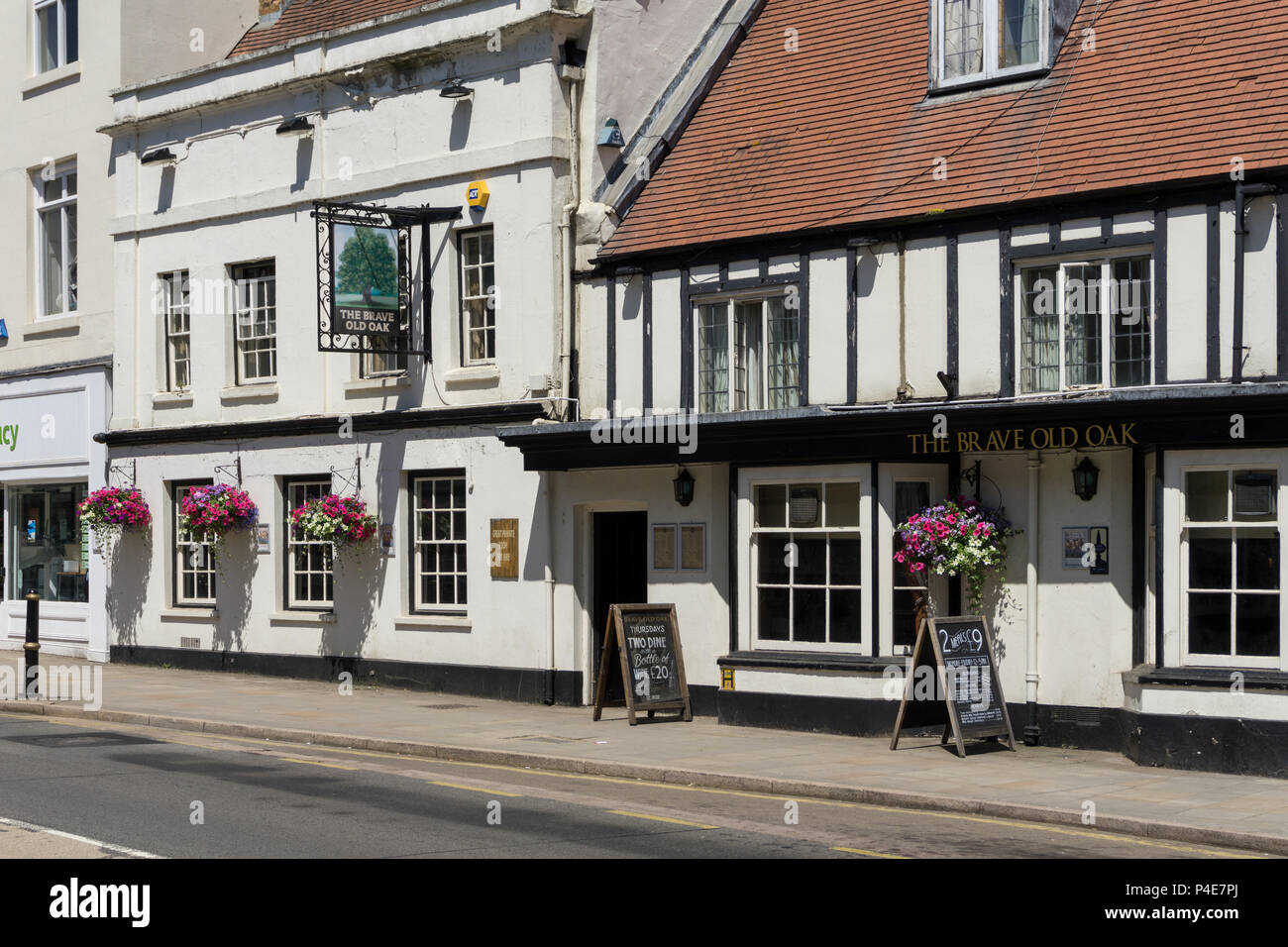 The Brave Old Oak, a traditional pub in the centre of the market town of Towcester, Northamptonshire, UK; parts of the pub date back 300 years. Stock Photo
