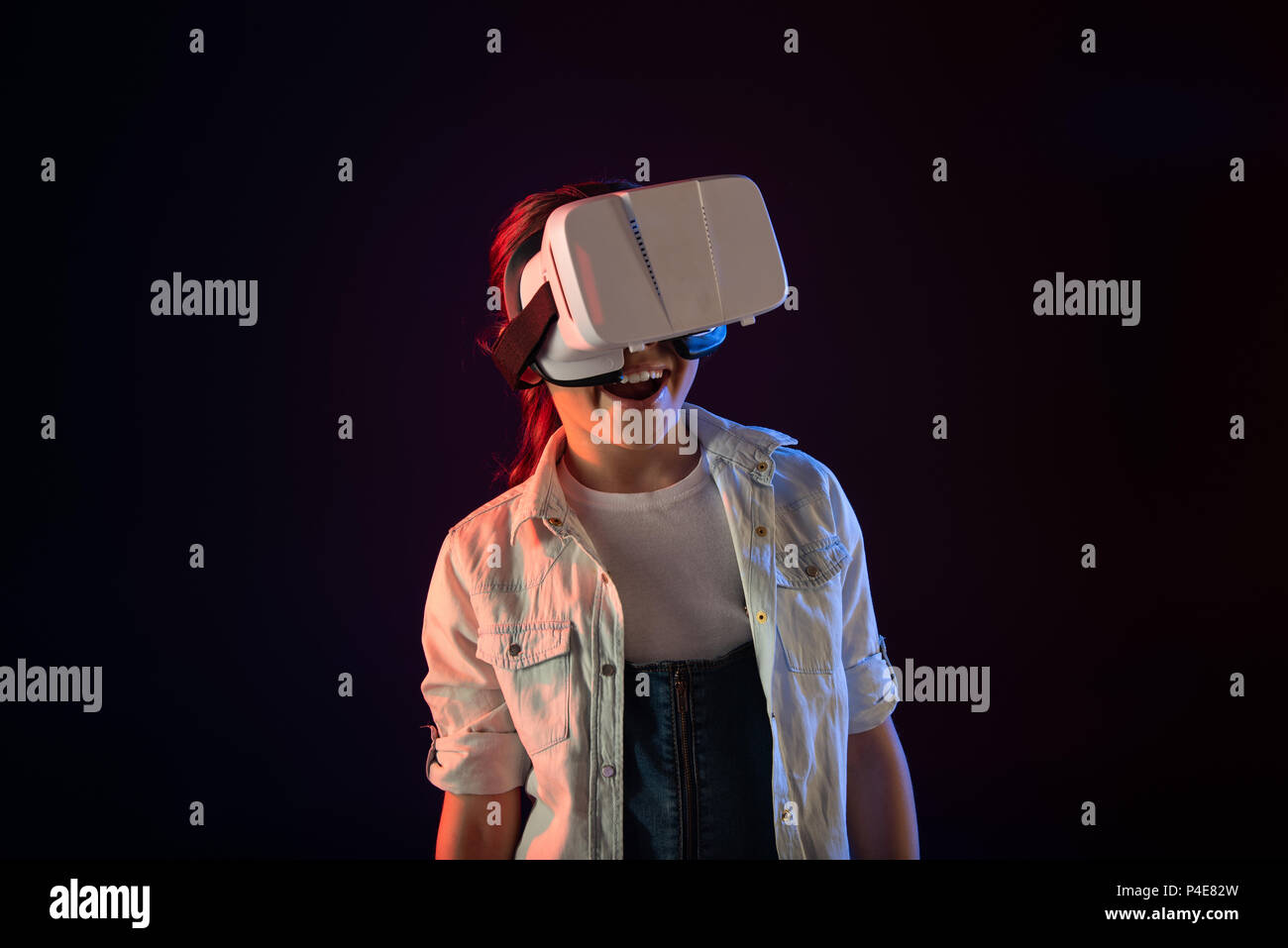 Girl wearing a vr headset hi-res stock photography and images - Alamy