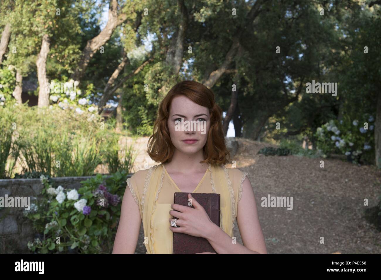 Original Film Title: MAGIC IN THE MOONLIGHT.  English Title: MAGIC IN THE MOONLIGHT.  Film Director: WOODY ALLEN.  Year: 2014.  Stars: EMMA STONE. Credit: PERDIDO PRODUCTIONS / Album Stock Photo