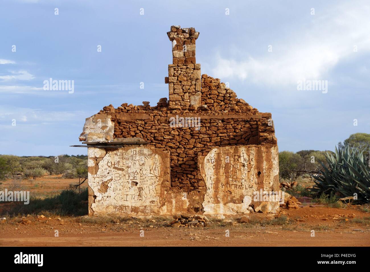 Stone ruin in Australian landscape, Goldfields, Western Australia ...