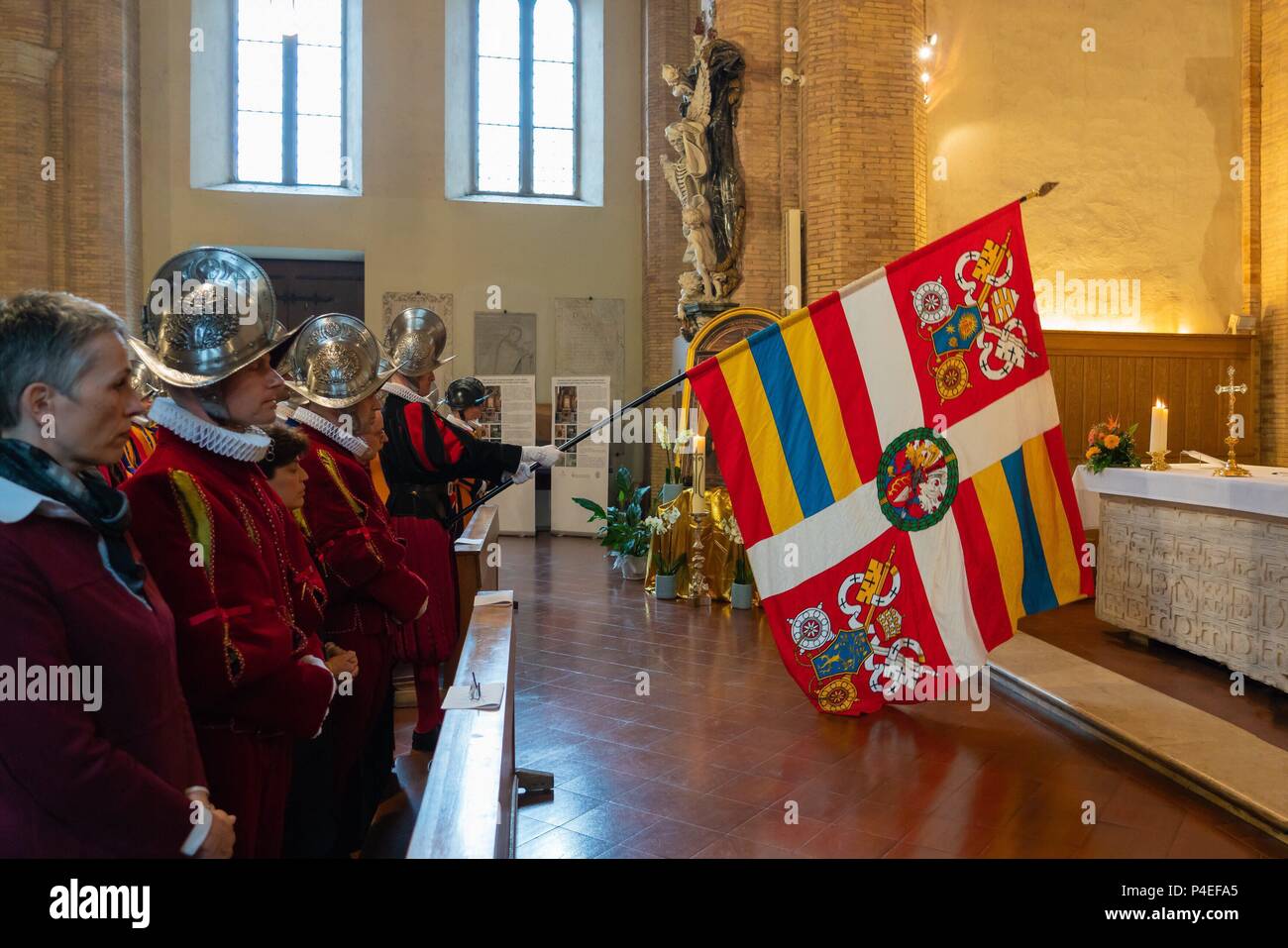5 May 2018, Italia, Vatican: Guardsmen of the Pontifical Swiss Guard during a Holy Mass celebrated in the Vatican every year at the Campo Santo Teutonico in honor of the comrades who fell at the 'Sacco di Romai' in 1527. | usage worldwide Stock Photo