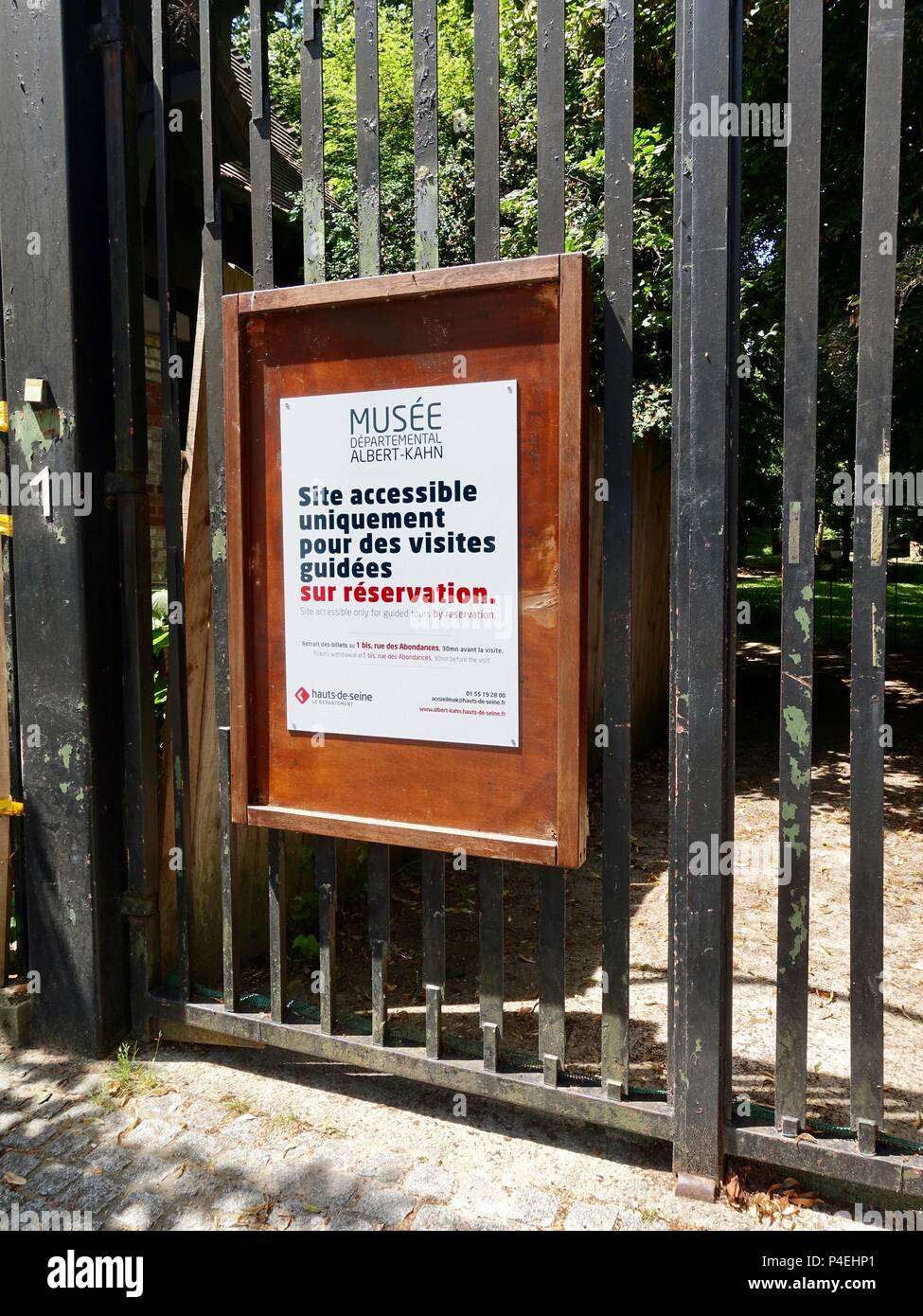 Sign on the front date of the Alber Kahn Museum and Gardens stating it is closed for renovations. Visitors by reservation. Bologne-Billancourt, France Stock Photo