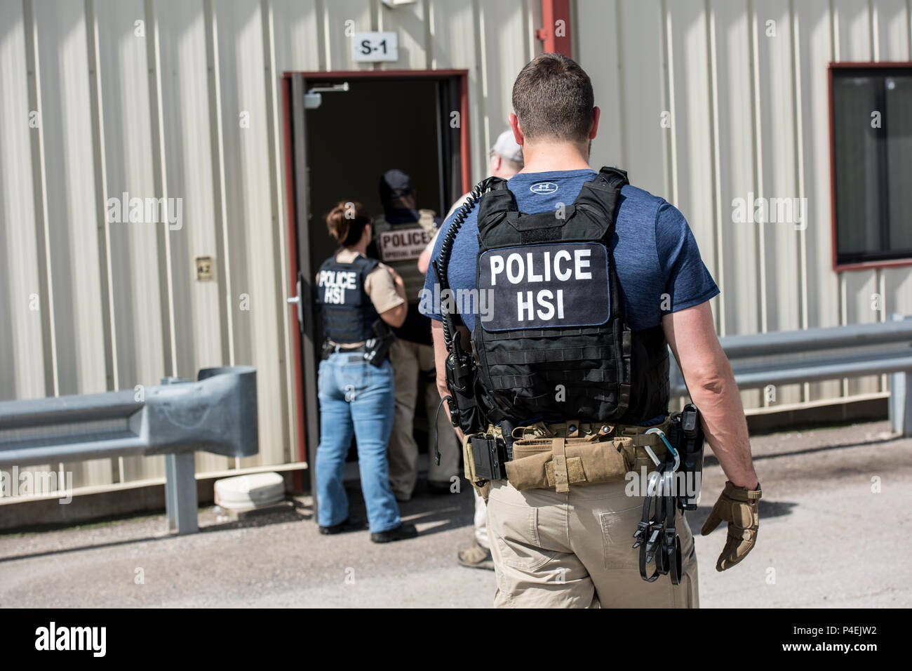 Salem Oh Special Agents From U S Immigration And Customs