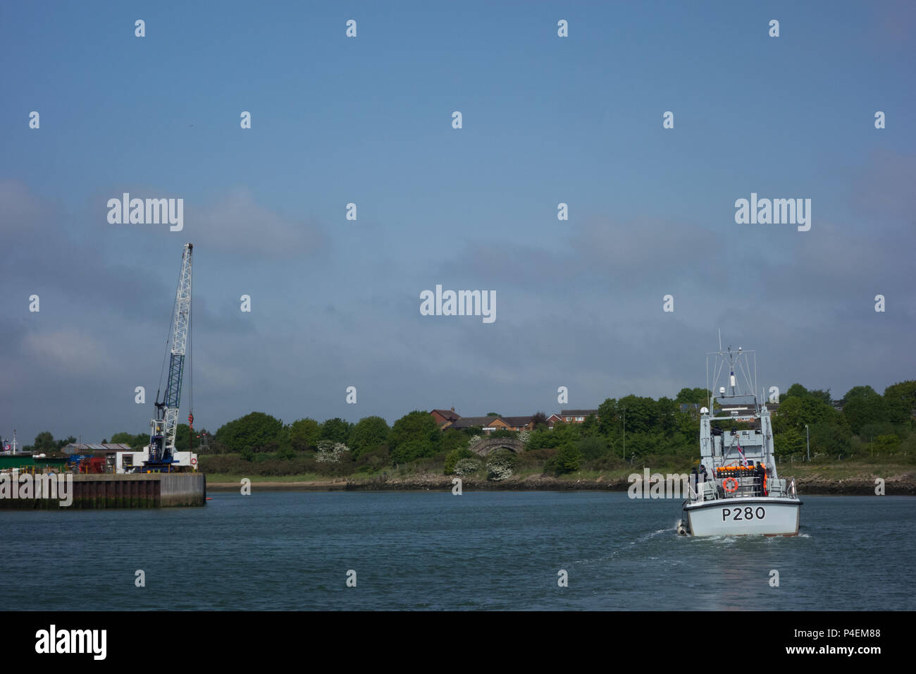 HMS Dasher P280, Underway in Lowestoft Harbour, UK Stock Photo