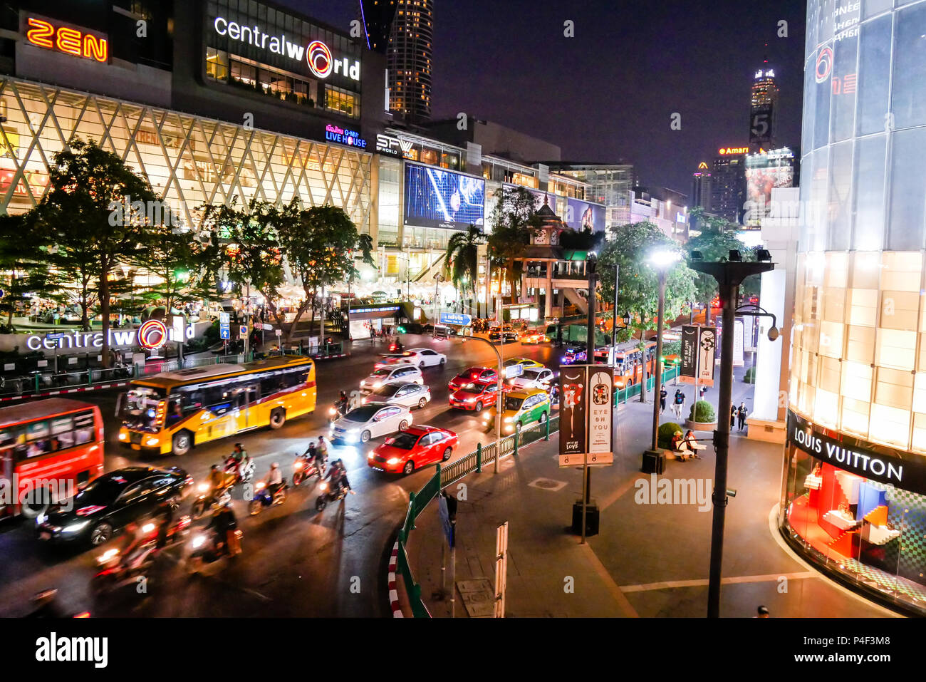 BANGKOK, THAILAND - MARCH 12, 2017: Ratchaprasong Intersection ...