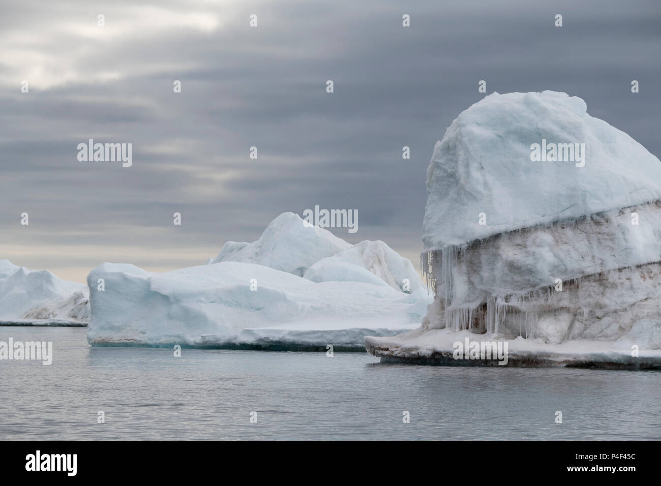 Norway, Svalbard, Nordaustlandet, Austfonna. Large iceburgs in the bay in front of icecap. Stock Photo