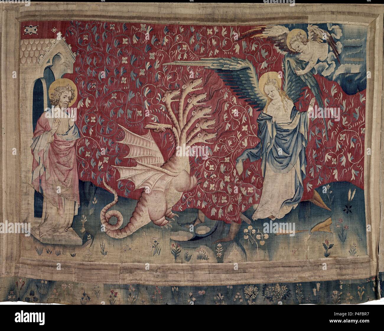 TAPIZ DEL APOCALIPSIS-LA MUJER RECIBE ALAS PARA ESCAPAR DEL DRAGON-(carton de Jean de Bruges)-S XIV. Location: CASTILLO, ANGERS, FRANCE Stock Photo - Alamy