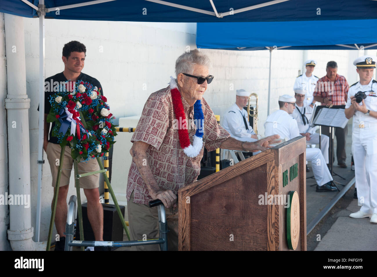 180619-N-QE566-0007 PEARL HARBOR -- (June 19, 2018) Retired Chief Boatswain's Mate and Pearl Harbor survivor Ray Emory speaks at a farewell ceremony held before he departs Hawaii to be with family. Emory was responsible for the identification of unknown service members killed in the attacks on Pearl Harbor who were buried in unnamed graves. (U.S. Navy Photo by Aviation Electronics Technician Airman Joshua Markwith) Stock Photo