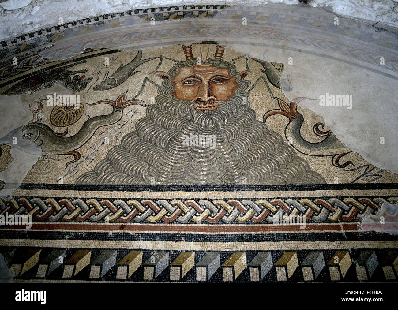 BUSTO DE OCEANO MOSAICO ROMANO DE LA VILLA DE MATERNO CINEGIO S IV