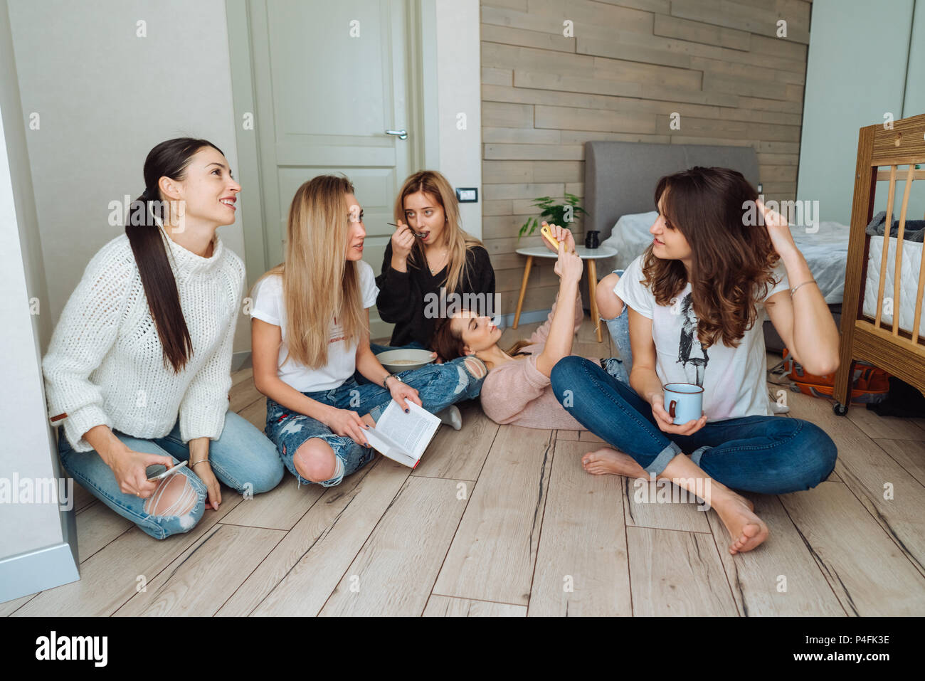 girls on the floor have fun Stock Photo - Alamy