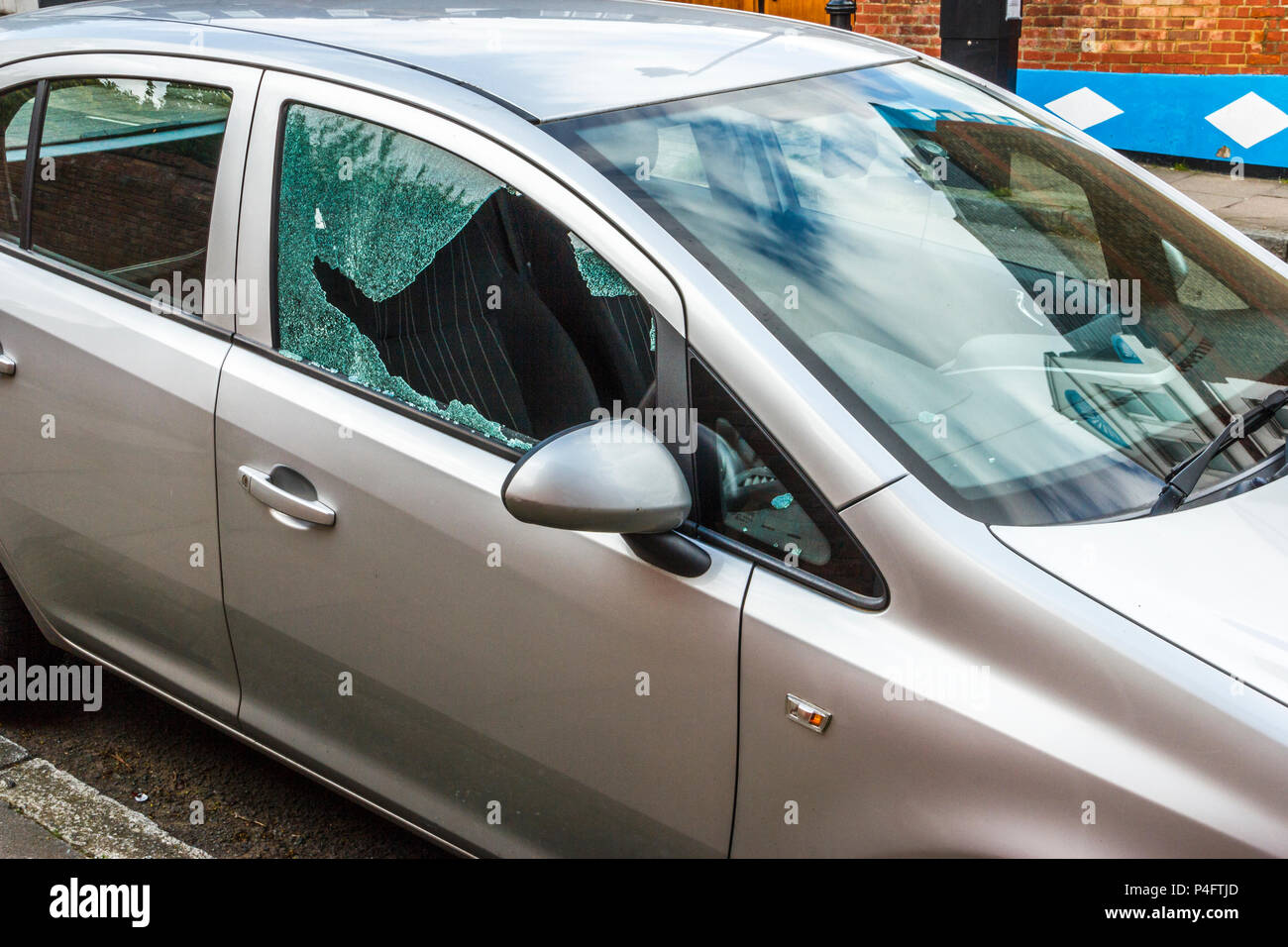 Smashed car window hires stock photography and images Alamy
