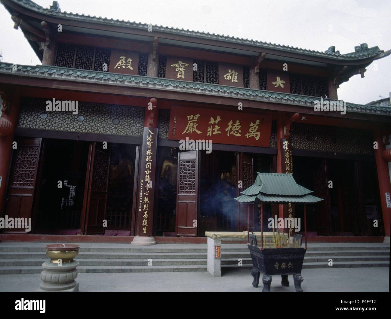 EXTERIOR-FACHADA DEL TEMPLO-1881. Location: TEMPLO DEL BUDA DE JADE (YUFO SI), SHANGHAI. Stock Photo