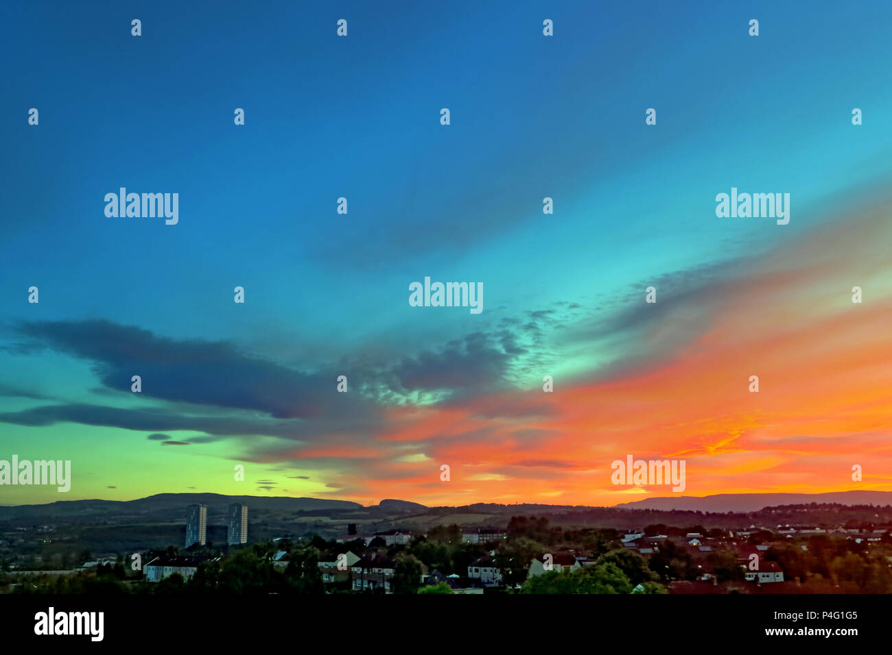 Glasgow, Scotland, UK 22nd June. UK Weather: Midsummer passes and a stunning  fiery sunrise for the beginning of summer over the Drumchapel housing scheme and Bearsden in the  North of the city hosts a bright red start with wavy cloud formations taking on the rosy hue. Gerard Ferry/Alamy news Stock Photo